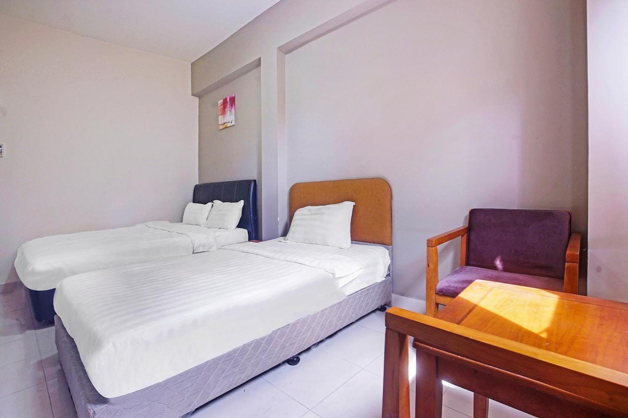 Hotel Night Queen Salak Tinggi Sepang Exterior foto