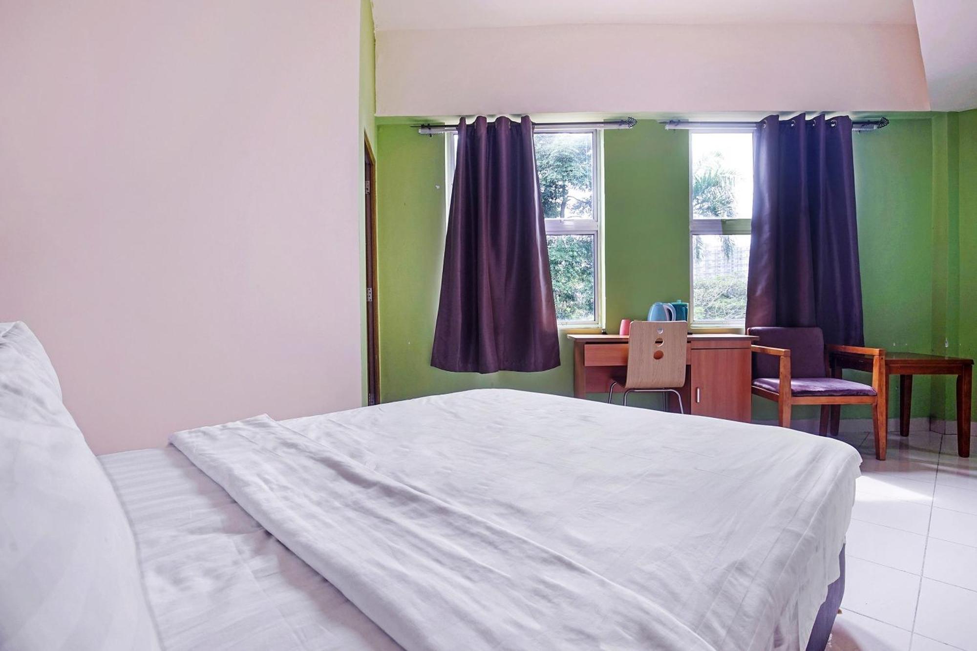 Hotel Night Queen Salak Tinggi Sepang Exterior foto