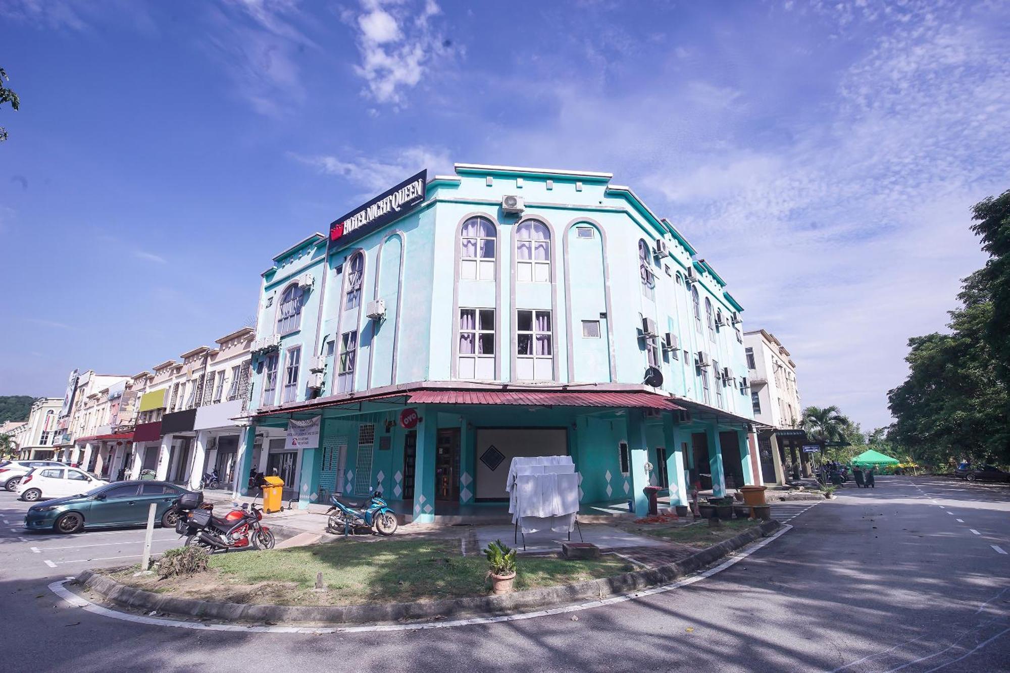 Hotel Night Queen Salak Tinggi Sepang Exterior foto