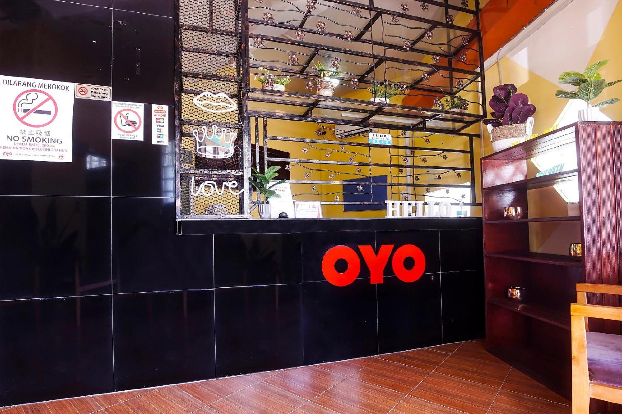Hotel Night Queen Salak Tinggi Sepang Exterior foto
